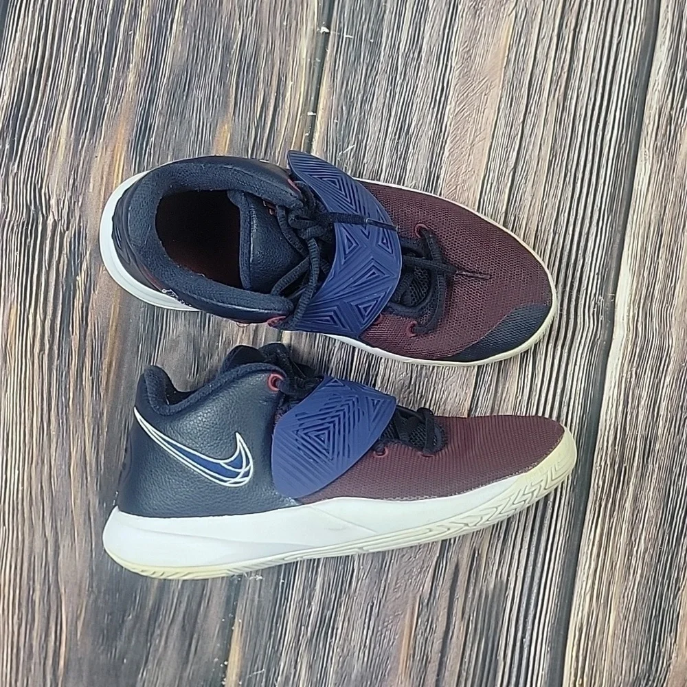 Boys 7Y Nike shoes